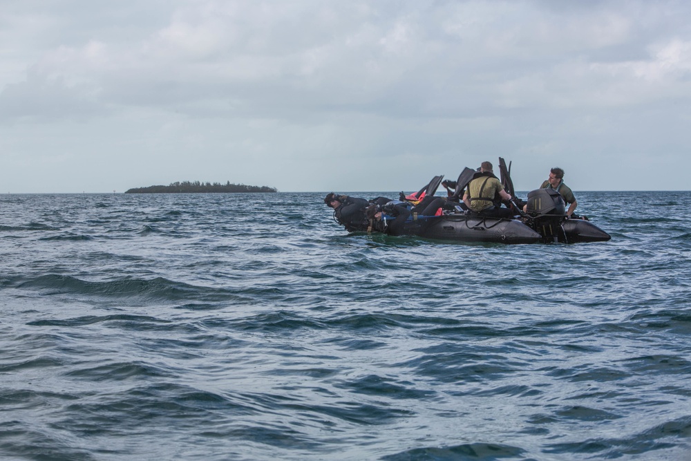 Charlie Company 2d Reconnaissance Battalion Dive Insertion Training Key West