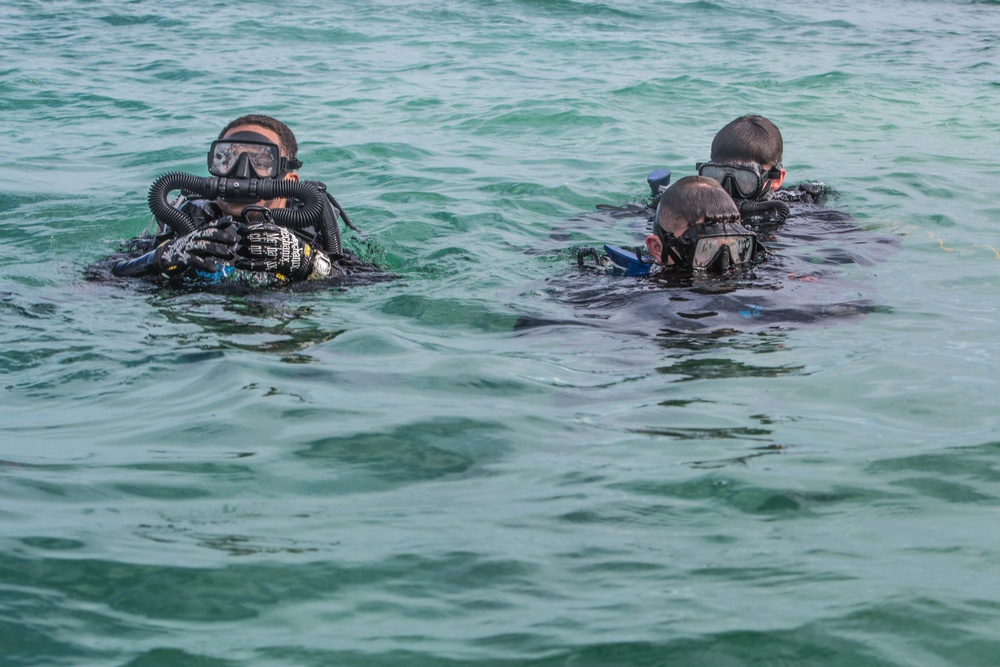 Charlie Company 2d Reconnaissance Battalion Dive Insertion Training Key West