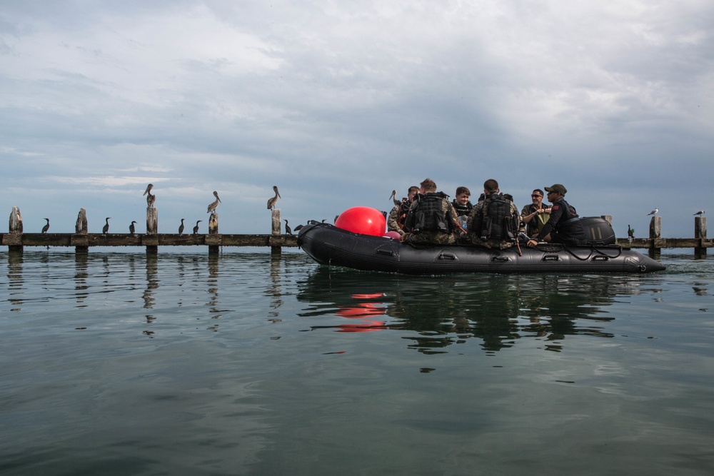 Charlie Company 2d Reconnaissance Battalion Dive Insertion Training Key West