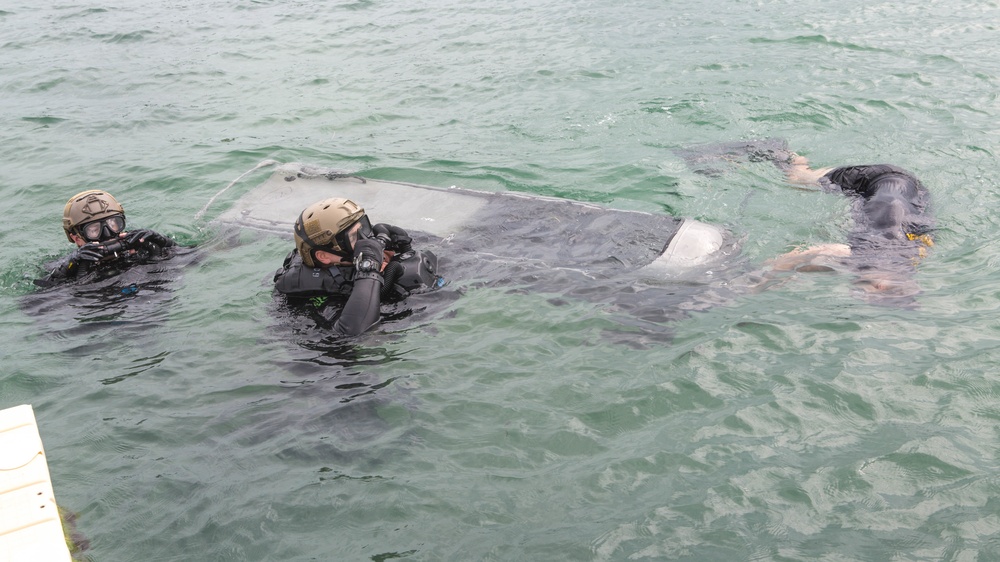 Charlie Company 2d Reconnaissance Battalion Dive Insertion Training Key West