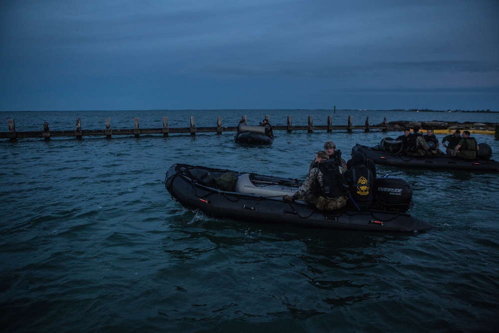 Charlie Company 2d Reconnaissance Battalion Dive Insertion Training Key West