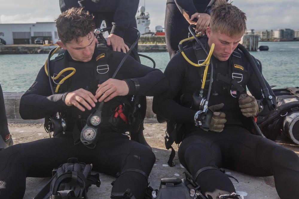 Charlie Company 2d Reconnaissance Battalion Dive Insertion Training Key West