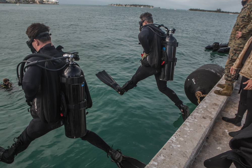 Charlie Company 2d Reconnaissance Battalion Dive Insertion Training Key West