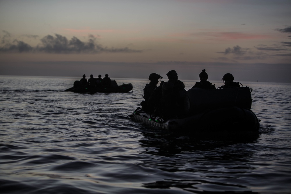 Charlie Company 2d Reconnaissance Battalion Dive Insertion Training Key West