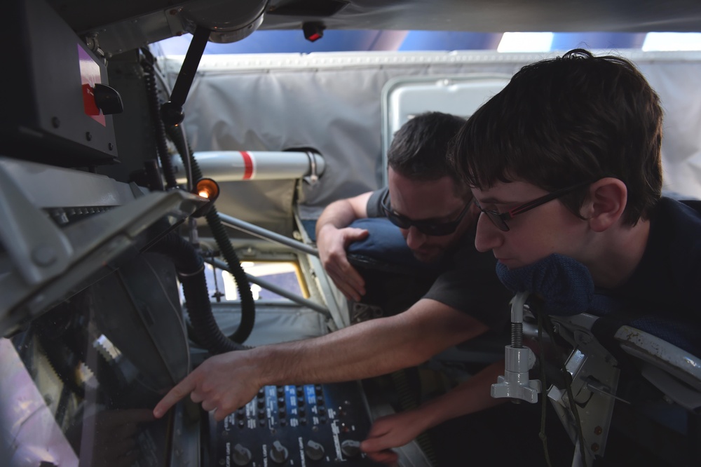 Grissom maintainers offer hands-on experience at air show [2 of 5]