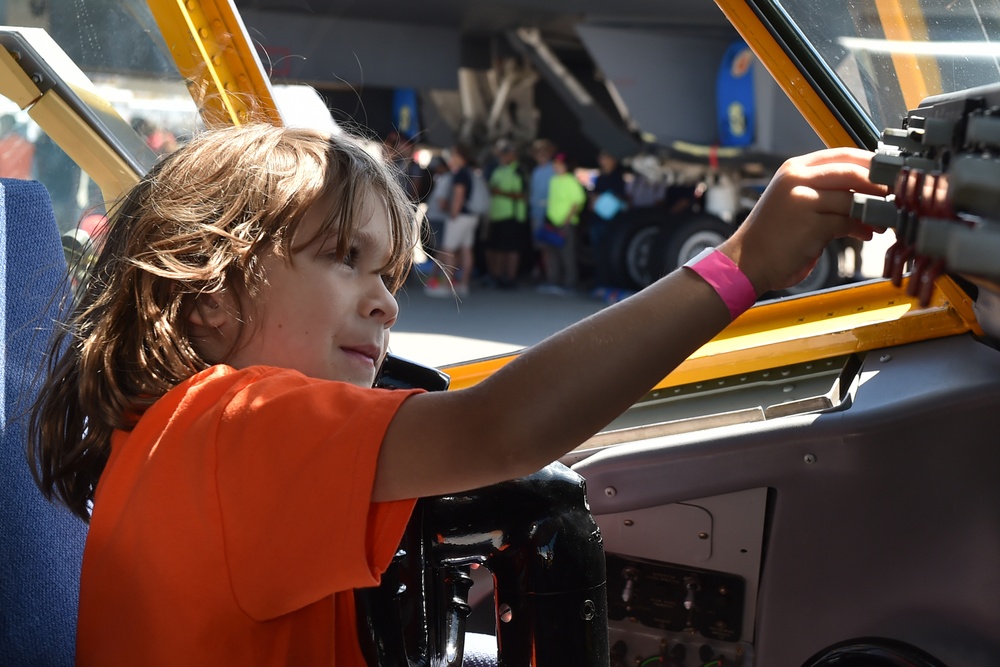 Grissom maintainers offer hand-on experience at air show [3 of 5]
