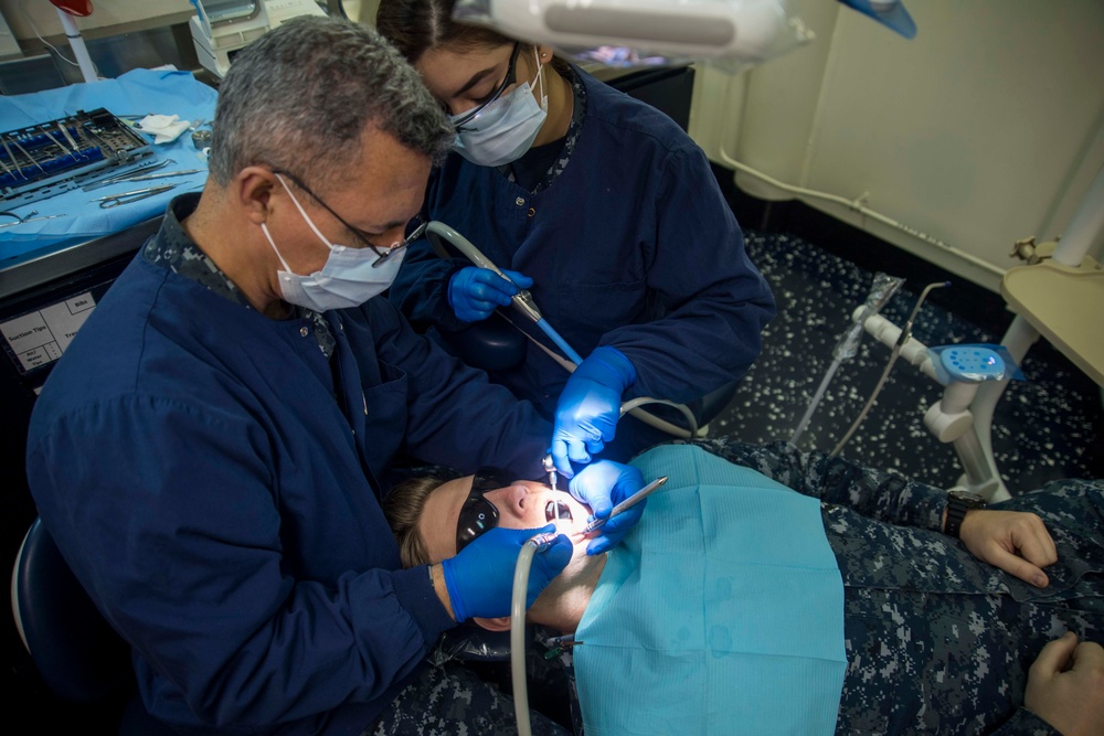 Sailors perform oral surgery