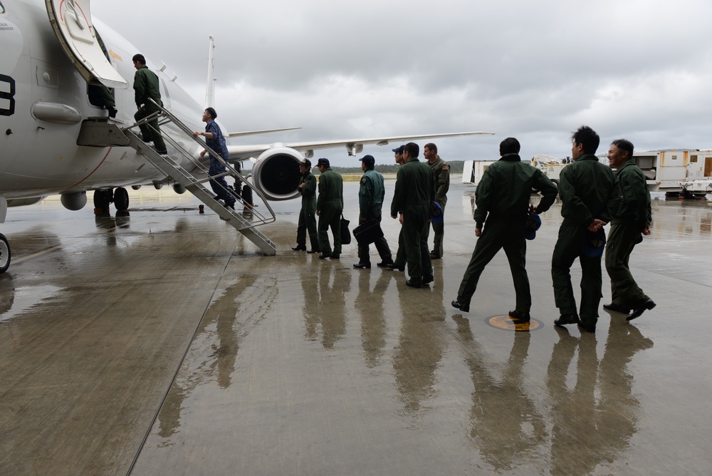 DVIDS - Images - JMSDF's Patrol Squadron 5 visits The Fighting Tigers ...