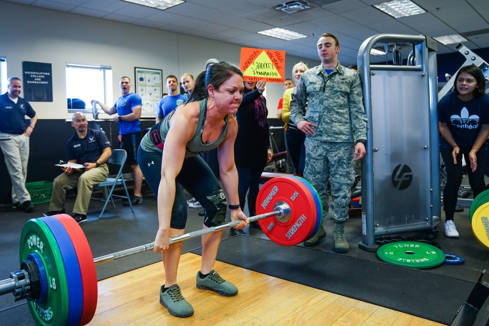 Bench press, deadlift competition strengthens bonds, muscles