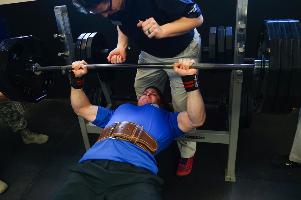 Bench press, deadlift competition strengthens bonds, muscles