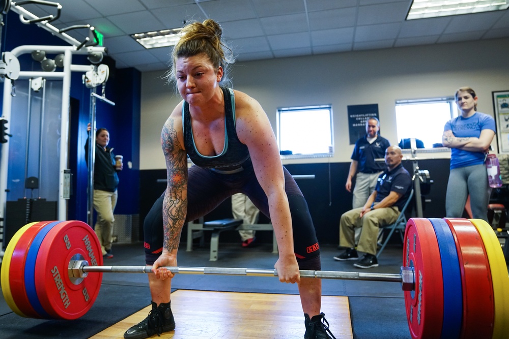 Bench press, deadlift competition strengthens bonds, muscles