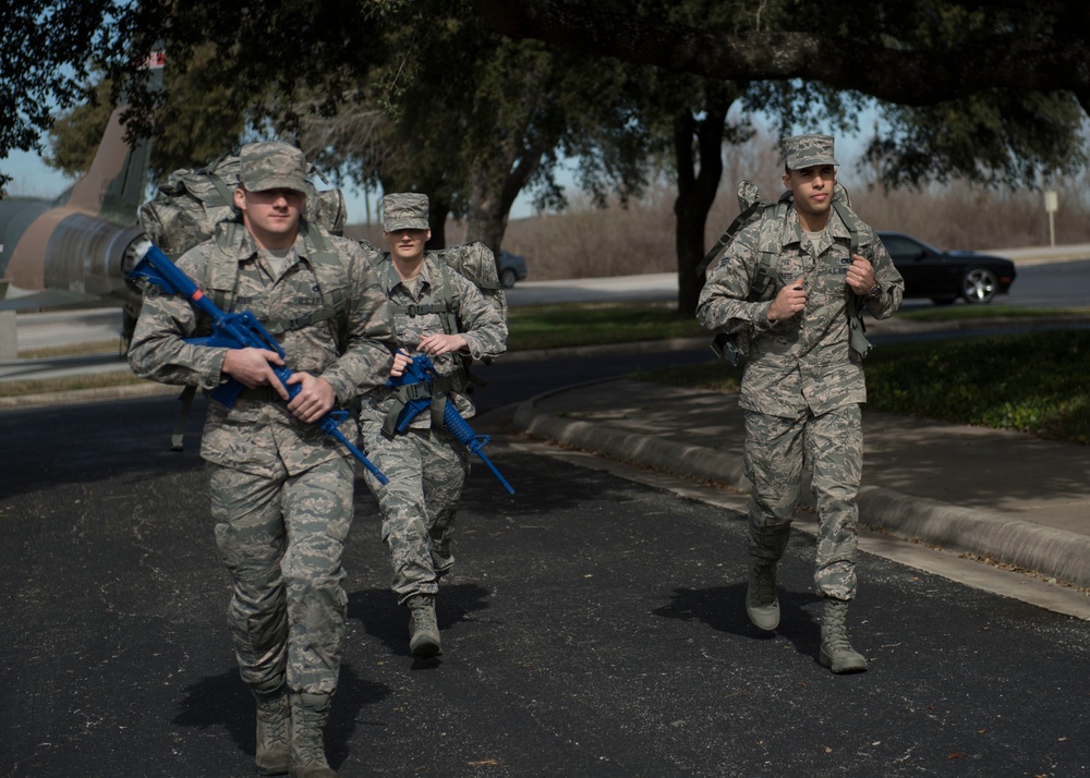 Gunfighters Train for Best Warrior Competition