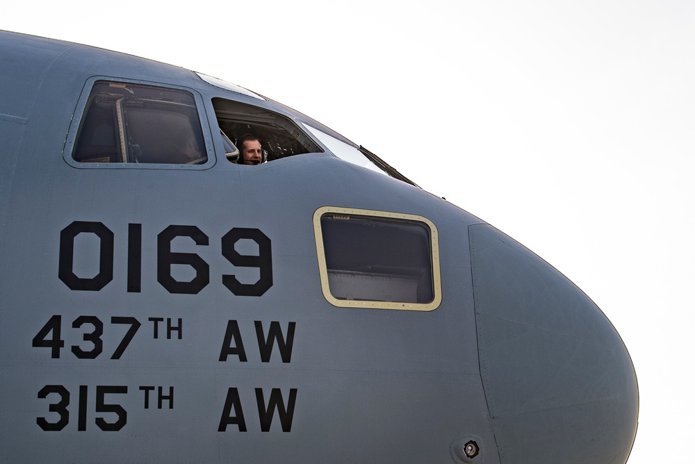 816th EAS Moves Cargo to Afghanistan