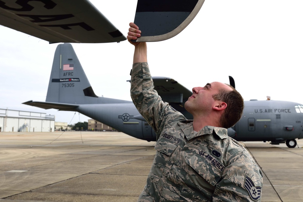 Crew chiefs keep aircraft fit for flight
