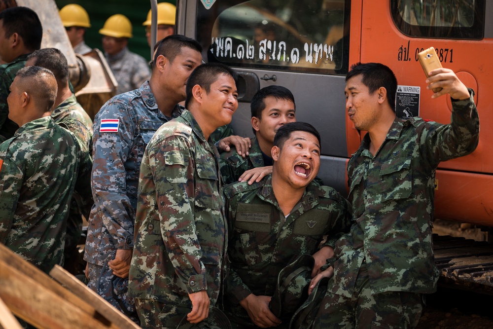 Cobra Gold 18: Thai, US, Indonesia raise pillar at Banthungsohongsa School