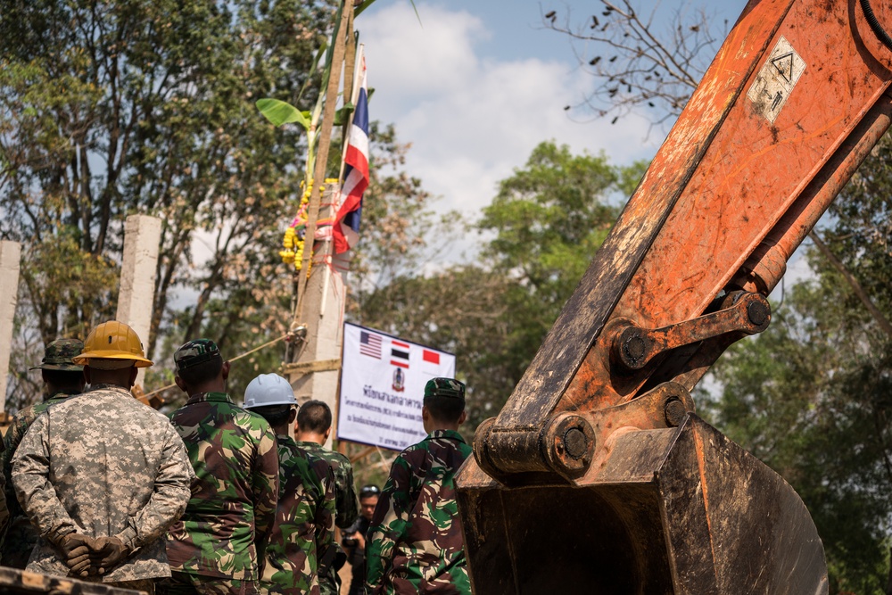 Cobra Gold 18: Thai, US, Indonesia raise pillar at Banthungsohongsa School