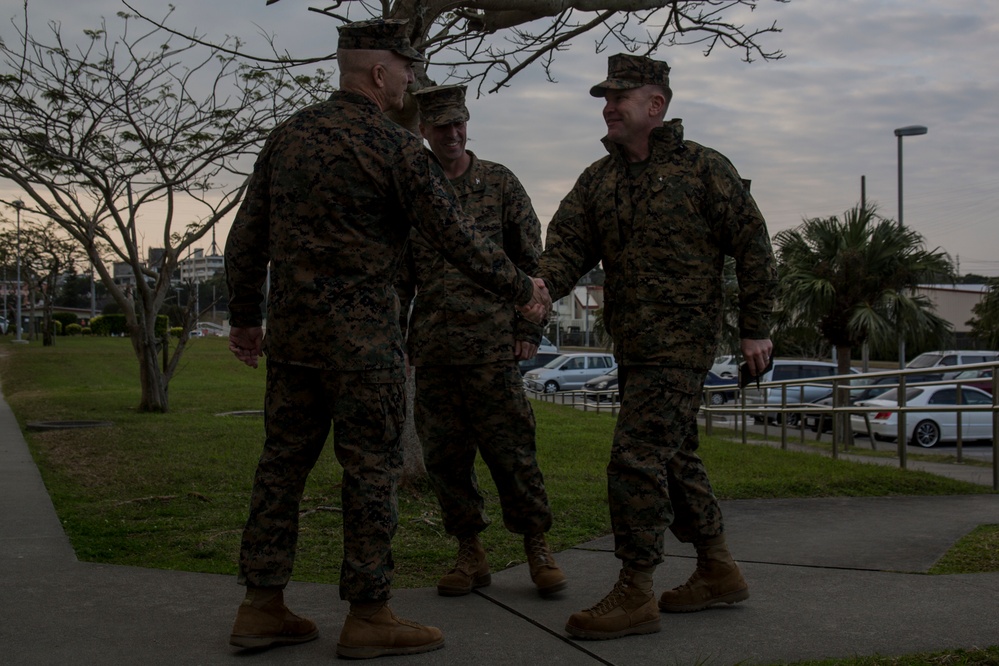 3rd MEB CG awards CLB-31 Marines