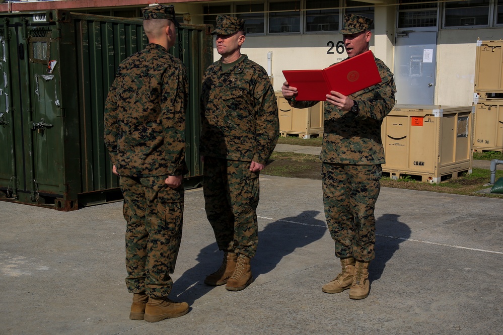 3rd MEB CG awards CLB-31 Marines