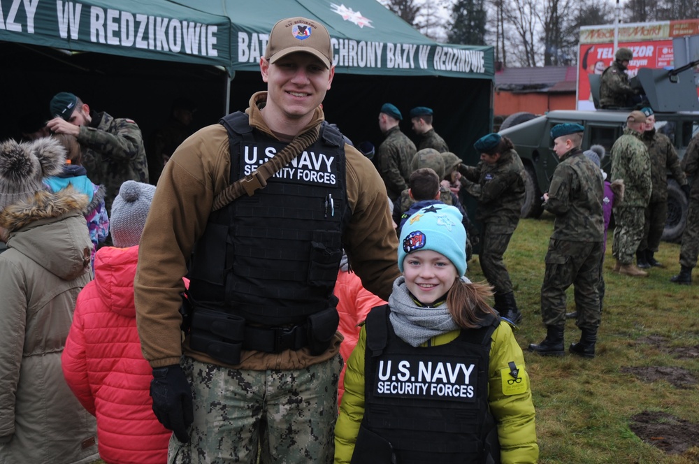 NSF Redzikowo Hosts ‘Military Day’ at a Local Polish School