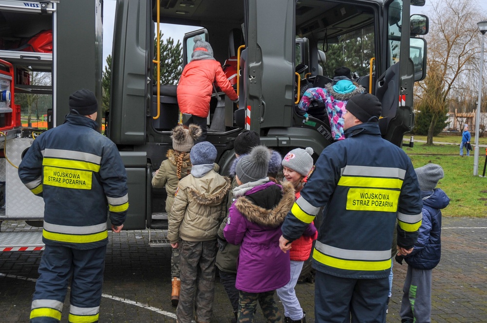 NSF Redzikowo Hosts ‘Military Day’ at a Local Polish School