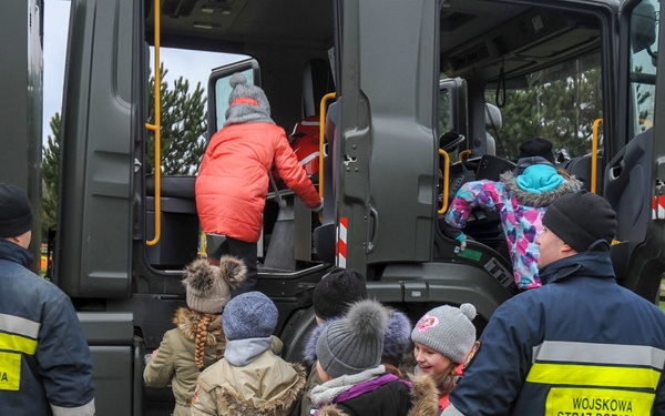 NSF Redzikowo Hosts ‘Military Day’ at a Local Polish School