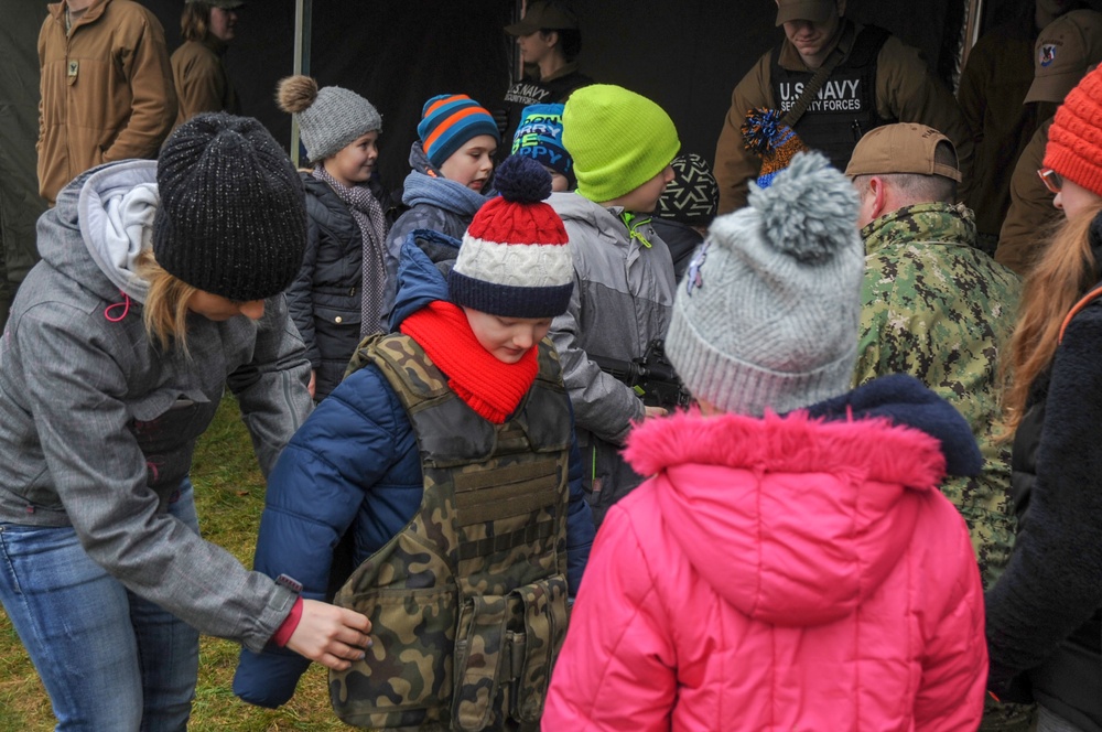 NSF Redzikowo Hosts ‘Military Day’ at a Local Polish School