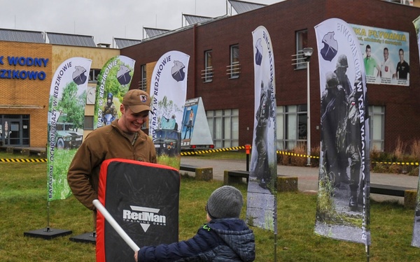 NSF Redzikowo Hosts ‘Military Day’ at a Local Polish School