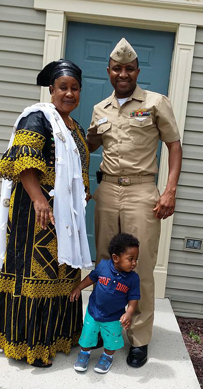 NAVSUP WSS Sailor recognized with Commendation Medal, sets example of courage, determination