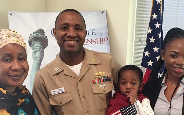 NAVSUP WSS Sailor recognized with Commendation Medal, sets example of courage, determination