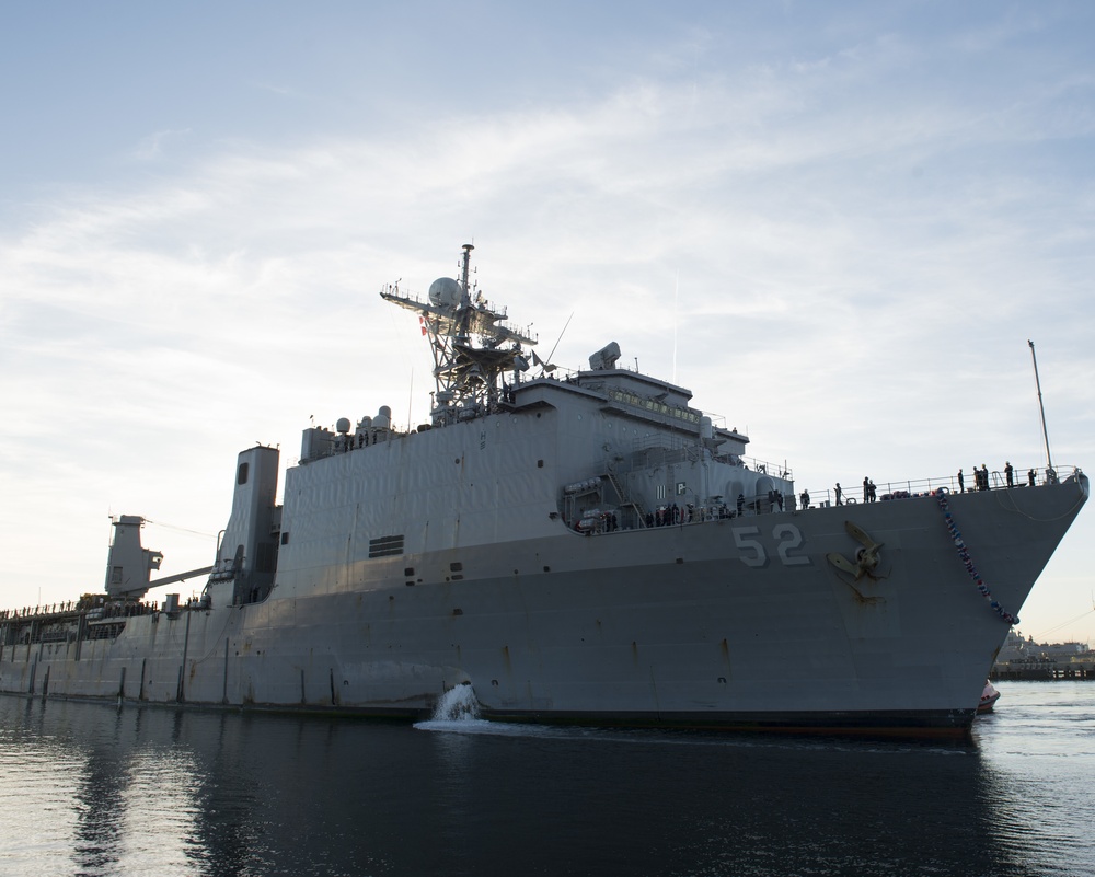 USS Pearl Harbor (LSD 52) returns from deployment to Naval Base San Diego