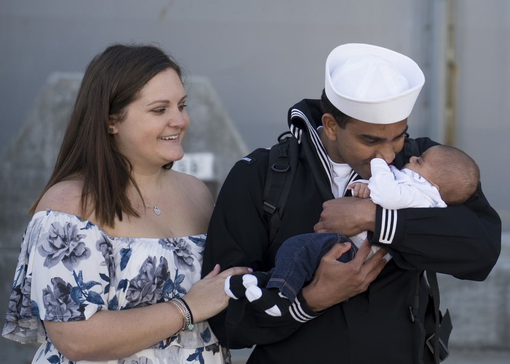 USS Pearl Harbor (LSD 52) returns from deployment to Naval Base San Diego.