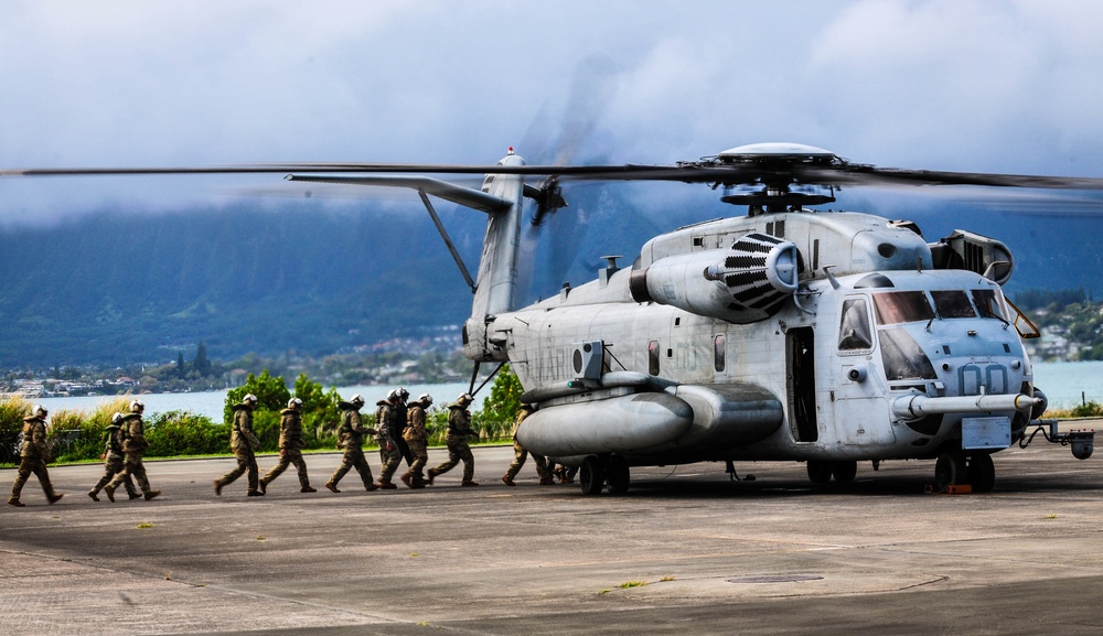 95th Engineer Company trains on helocast operations