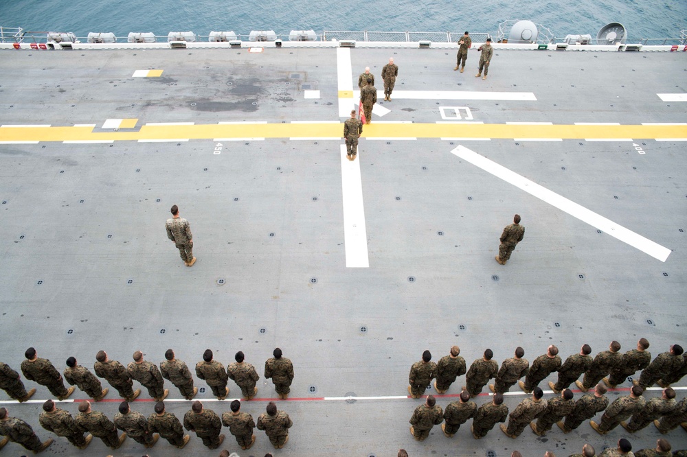 USS Bonhomme Richard embarks amphibious assault vehicles