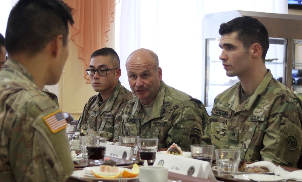 Lt. Gen. Christopher Cavoli visits the JMTG-U