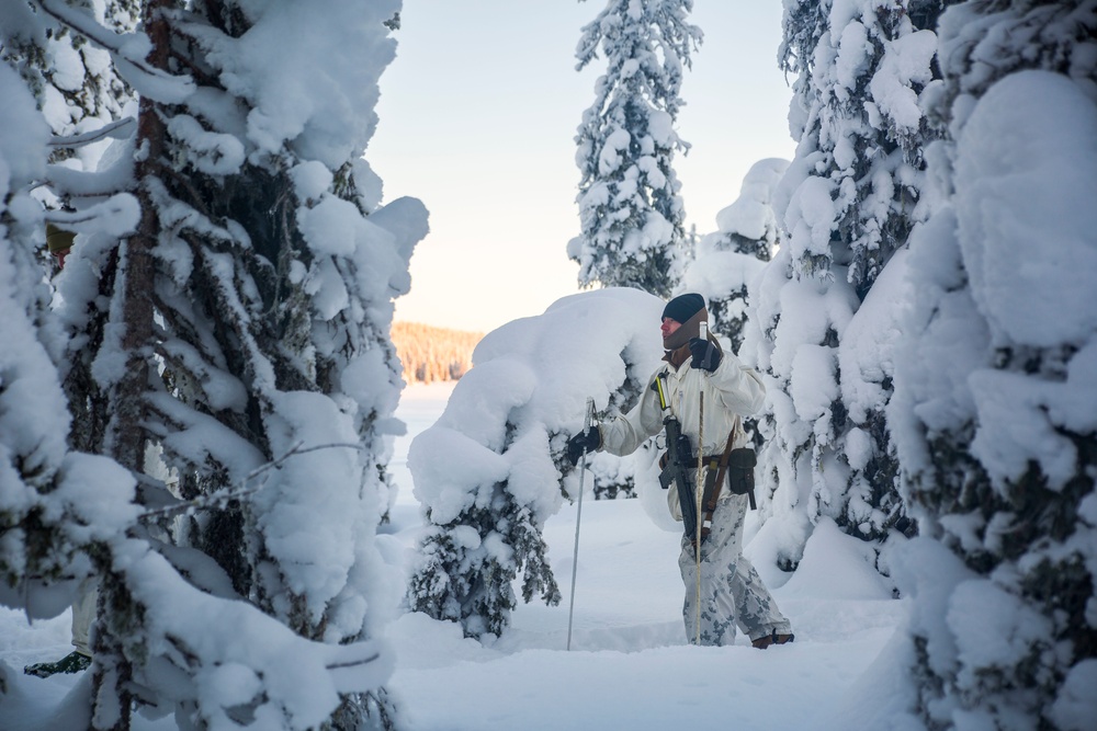 U.S. Marines participate in the Swedish Basic Winter Warfare Course