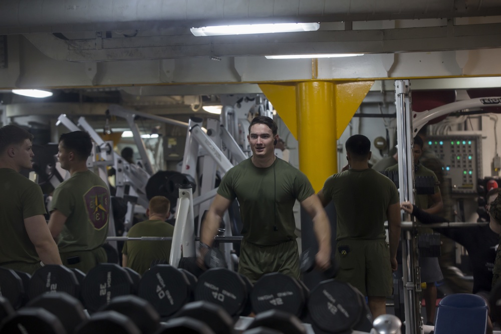 Marines utilize the gym aboard USS Bonhomme Richard