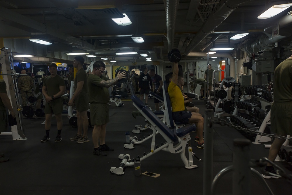 Marines utilize the gym aboard USS Bonhomme Richard