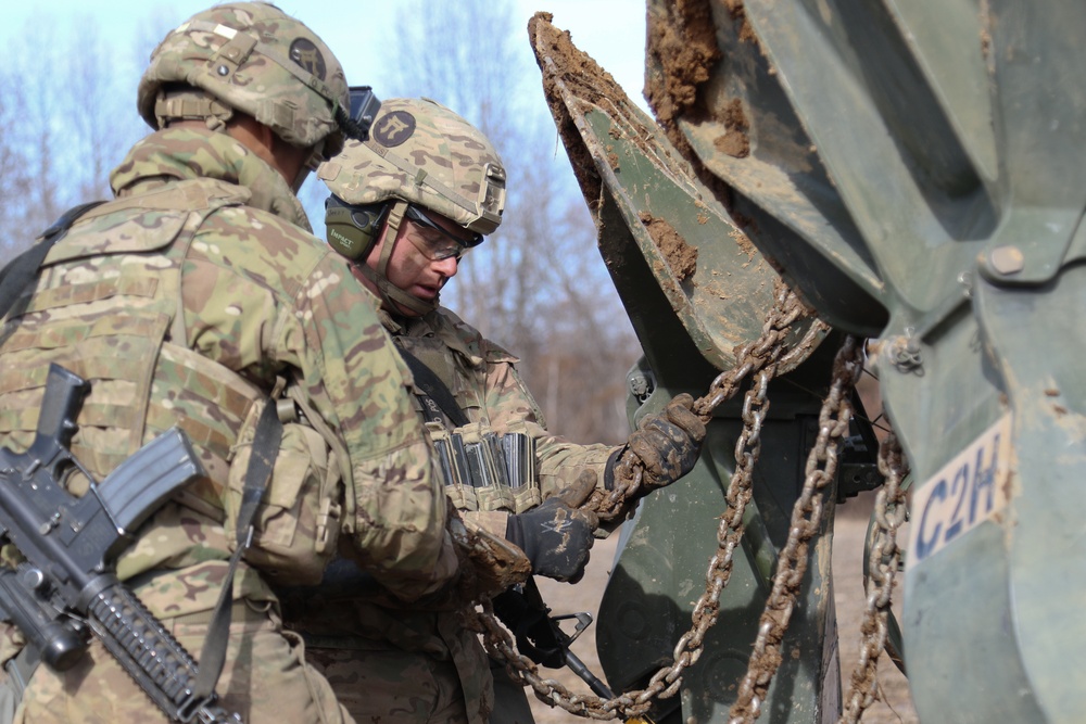 Red Knights conduct artillery gun raid