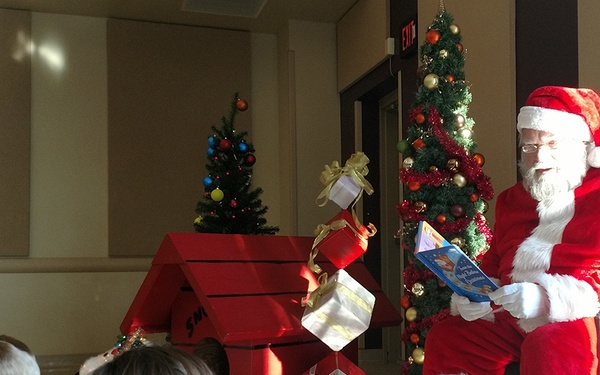 Santa visits Warfighters’ families at DSCC