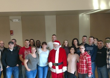 Santa visits Warfighters’ families at DSCC