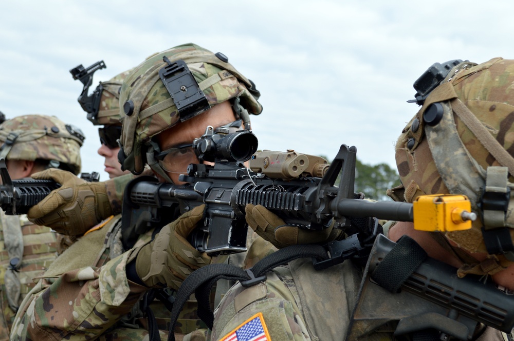 Soldiers practice infantry battle drills