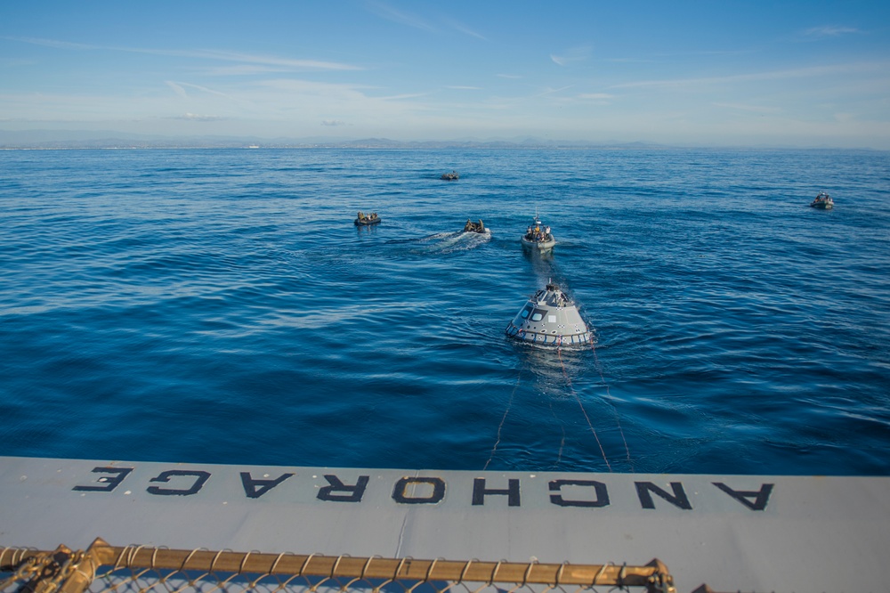 USS Anchorage (LPD 23) Supports NASA's Orion Spacecraft Recovery Test