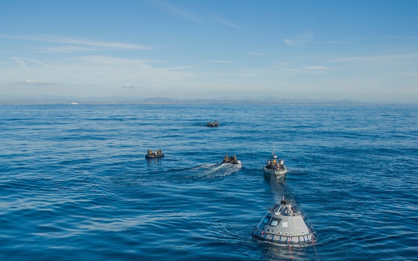 USS Anchorage (LPD 23) Supports NASA's Orion Spacecraft Recovery Test