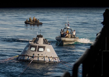 USS Anchorage (LPD 23) Supports NASA's Orion Spacecraft Recovery Test