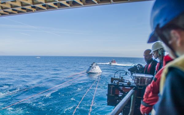 USS Anchorage (LPD 23) Supports NASA's Orion Spacecraft Recovery Test