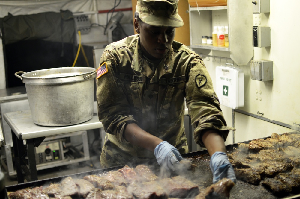 Culinary specialists cook up breakfast during JRTC