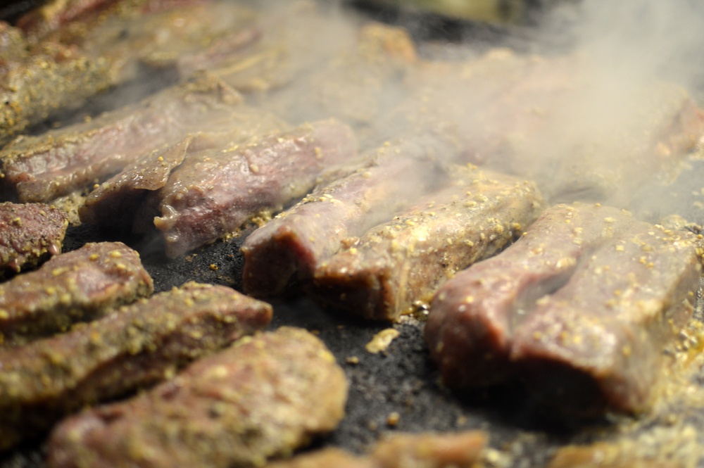 Culinary specialists cook up breakfast during JRTC