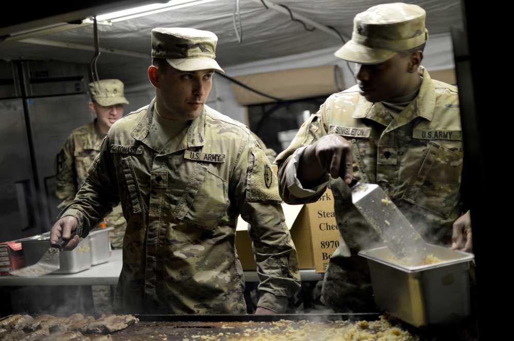 Culinary specialists cook up breakfast during JRTC