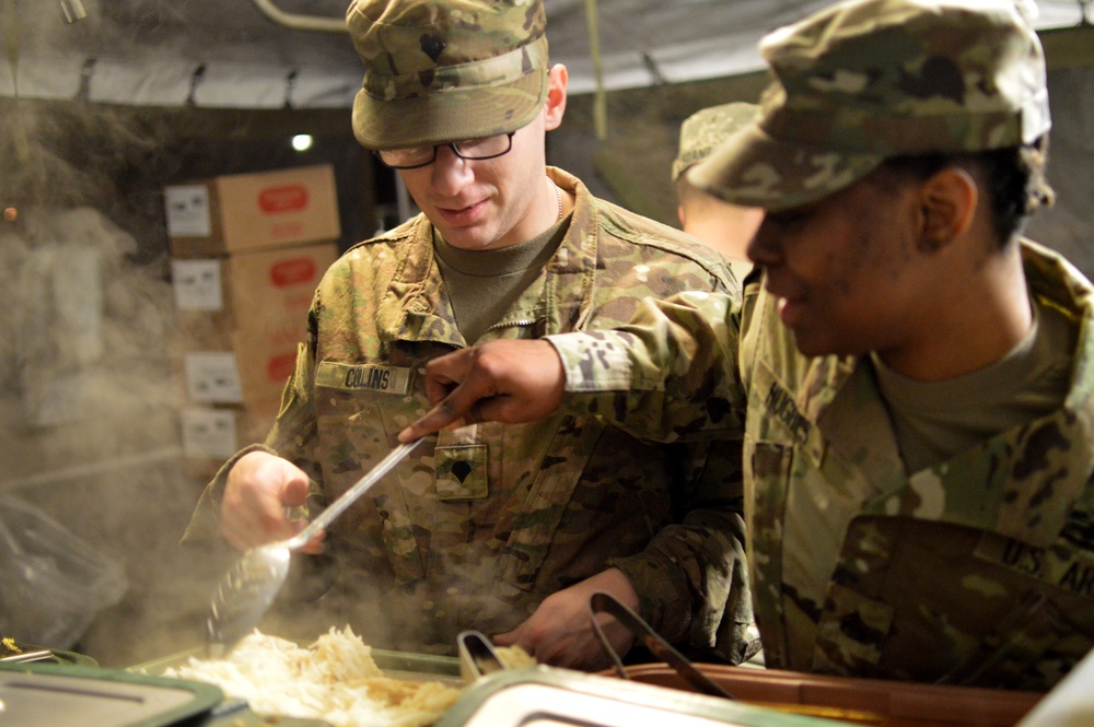 Culinary specialists cook up breakfast during JRTC