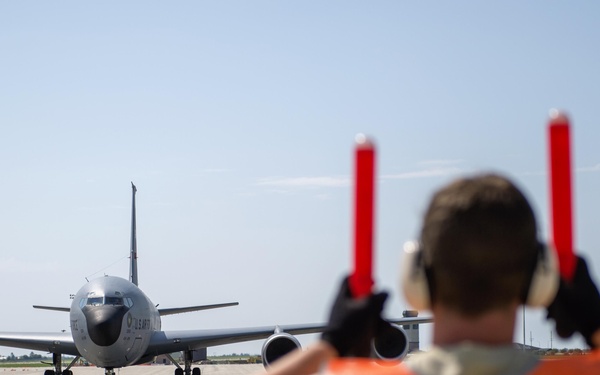 Nearly 100 Airmen, 7 tankers return from deployments [8 of 8]